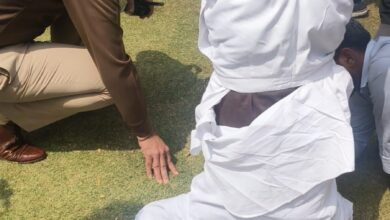 एमपी विधानसभा में अनोखा प्रदर्शन: कांग्रेस विधायक ने किया शीर्षासन, हर्ष फायरिंग पर FIR का विरोध 9 WhatsApp Image 2026 02 27 at 12.53.59