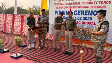 राजाभोज एयरपोर्ट पर CISF जवानों का सम्मान: पिनिंग सेरेमनी में वरिष्ठ आरक्षकों को पहनाए गए चेवरॉन 9 WhatsApp Image 2026 02 28 at 15.26.37
