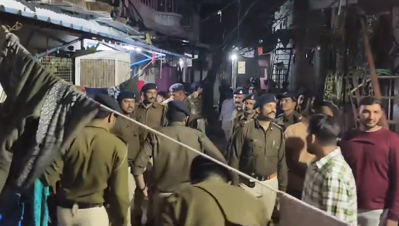 त्योहारों से पहले भोपाल पुलिस की ईरानी डेरे में चौपाल, दी सख्त चेतावनी 1 aman colany