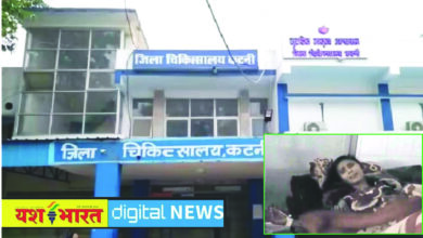 जिला अस्पताल में फिर लापरवाही : इलाज के अभाव में महिला ने तोड़ा दम, परिजनों ने अस्पताल प्रबंधन पर लगाए गंभीर आरोप 8 jila asptal
