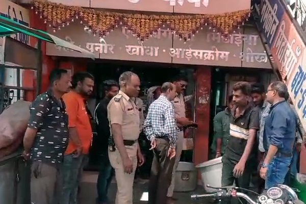 होली पर मिलावटखोरों पर सख्ती: श्री स्वीट्स बेकरी में 70 किलो मिठाई नष्ट 1 01 2