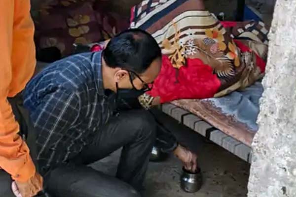 बम्होरी में बुजुर्ग दंपती की निर्मम हत्या, घर में मिले शव; गांव में दहशत 1 02 11