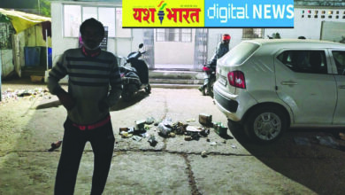 वेतन नहीं मिलने पर सफाई कर्मियों का अनोखा प्रदर्शन, सामुदायिक स्वास्थ्य केंद्र परिसर में फैलाया कचरा, अधिकारियों ने दिया जल्द समस्या का समाधान 9 03 3