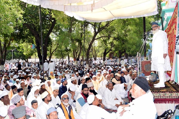 अमन-चैन की दुआओं के साथ अदा हुई ईद की नमाज़,जबलपुर में दिखा भाईचारे का रंग 2 09 4