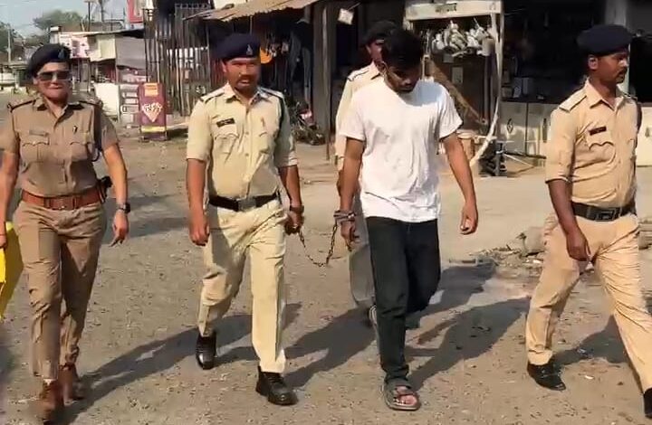 फेक इंस्टाग्राम आईडी बनाकर युवतियों को ब्लैकमेल करने वाला आरोपी नागपुर से गिरफ्तार 1 IMG 20260315 WA0097