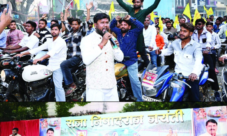 निषादराज जयंती पर निकली विशाल वाहन रैली, मुख्यमंत्री ने वीडियो कांफ्रेसिंग के माध्यम से दी बधाई, जल से जुड़े व्यावसायिक क्षेत्रों में समाज को उचित आरक्षण का दिलाया भरोसा 1 IMG 20260325 124315