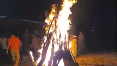 महापर्व : चौक-चौराहों पर सजी होलिका : देर रात तक हुआ दहन 6 Screenshot 20260303 115836.WhatsApp