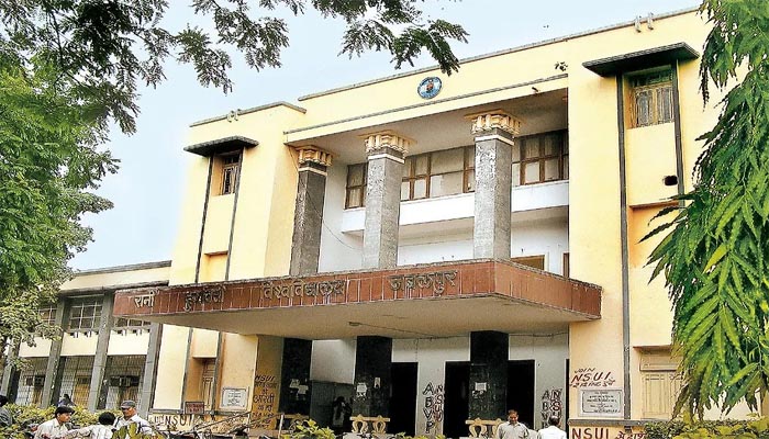 डिग्री पूरी, नौकरी भी मिली... फिर भी हॉस्टल नहीं छोड़ रहीं छात्राएं 1 Untitled 2 copy 7