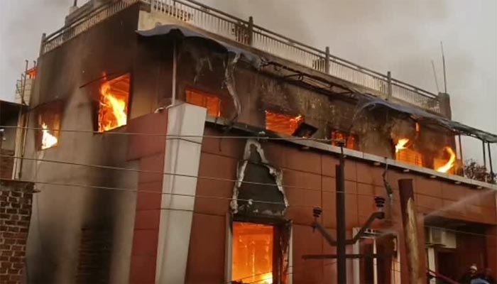 साड़ियों के अवैध गोदाम में लगी आग, 4 महिलाएं और मासूम समेत 5 की मौत 1 Untitled 4 copy 18