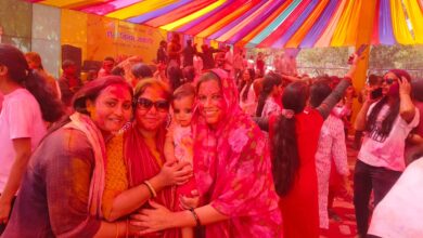 भोपाल पुलिस लाइन में बरसे फूल, वॉटर कैनन की बौछारों के बीच झूमे जवान 7 WhatsApp Image 2026 03 06 at 10.04.49