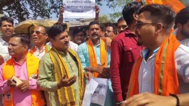 आरडी मेमोरियल कॉलेज में रोजा इफ्तार पार्टी को लेकर बजरंग दल का विरोध प्रदर्शन 9 WhatsApp Image 2026 03 14 at 14.00.16