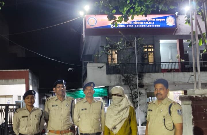 जिला बदर बदमाश को पुलिस ने किया गिरफ्तार, 17 मामले हैं दर्ज 1 WhatsApp Image 2026 03 16 at 12.18.54