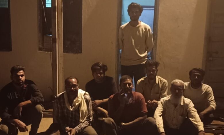 बिल भरने के बाद भी अंधेरे में रहने को मजबूर ग्रामीण, बिजली दफ्तर पर दिया धरना 1 WhatsApp Image 2026 03 18 at 20.16.36 e1773845658693