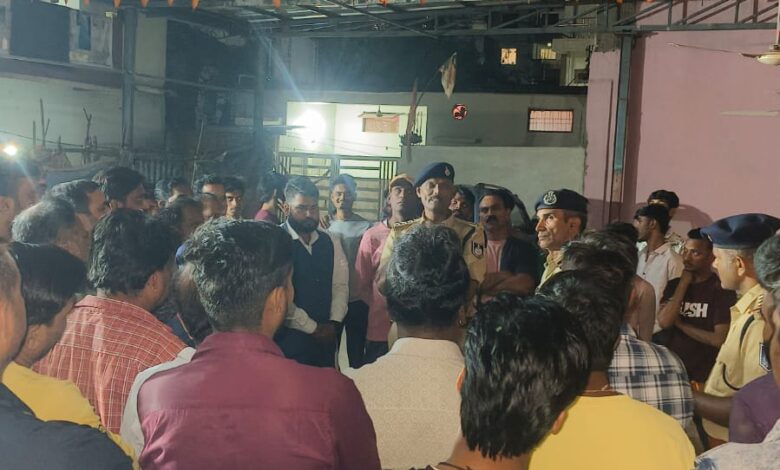 बावड़िया कला में पुलिस कमिश्नर का जनसंवाद: नशेड़ियों और अवैध पार्किंग पर कसेगा शिकंजा 1 WhatsApp Image 2026 03 22 at 12.18.30
