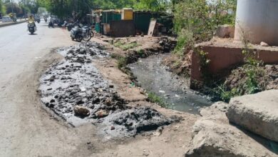 सुभाष नगर ब्रिज के नीचे खुदी पड़ी नाली बनी मुसीबत 2 WhatsApp Image 2026 03 30 at 11.41.21 1