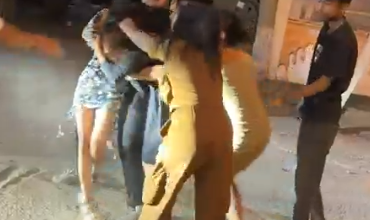 एमपी नगर में देर रात बीच सड़क पर भिड़ीं चार युवतियां 12 club