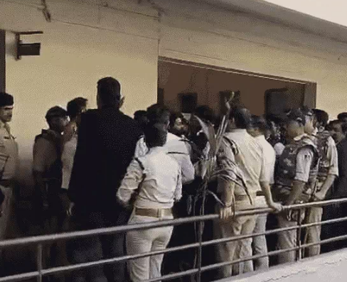 भोपाल जिला कोर्ट में पूर्व सांसद के बेटे को जज के सामने साले ने जड़ा थप्पड़ 1 jila