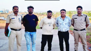 यात्री से मनमाना किराया वसूलने पर विवाद, ऑटो चालक ने साथियों के साथ मिलकर किया हंगामा, एनकेजे पुलिस ने की प्रतिबंधात्मक कार्यवाही, ऑटो जप्त 7 nkj 1