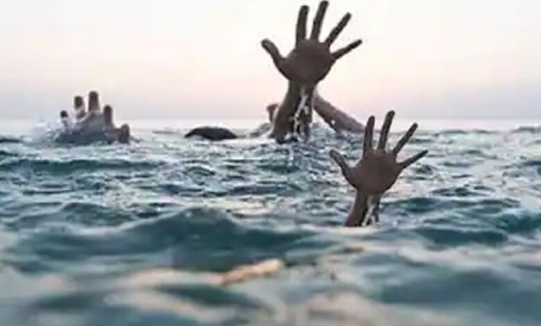 जमतरा में बड़ा हादसा; सेंट एलॉयसिस कॉलेज के दो छात्र नदी के भंवर में डूबे, 48 घंटे बाद भी सुराग नहीं 1 paani me doobe