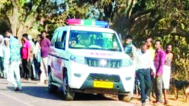सडक़ हादसे में घायल युवकों को अस्पताल पहुंचाया उमरियापान पुलिस ने, बचाई जान, ट्रैक्टर जब्त 8 umariyapan