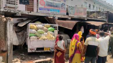 आधी रात की आग ने उजाड़ दिया परिवार: झुग्गियों में लगी भीषण आग, पति-पत्नी और मासूम की मौत 2 01 27