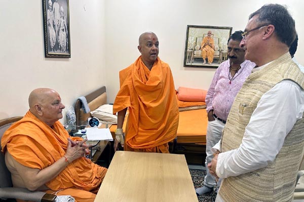 महंत स्वामी महाराज के सान्निध्य में भाव-विभोर हुए विवेक तन्खा, जबलपुर की यादों ने छुआ दिल 3 03