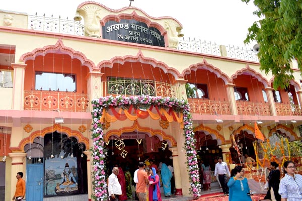 हनुमान जन्मोत्सव पर भगवामय हुई संस्कारधानी,मंदिरो से लेकर घरों तक गूंजा जय हनुमान ज्ञान गन सागर 3 04 3
