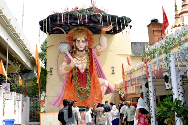 हनुमान जन्मोत्सव पर भगवामय हुई संस्कारधानी,मंदिरो से लेकर घरों तक गूंजा जय हनुमान ज्ञान गन सागर 1 06 2