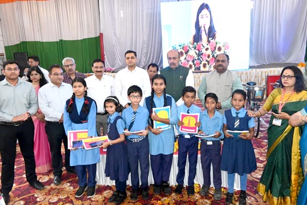 प्रवेशोत्सव में गूंजा शिक्षा का संदेश: ‘हर बच्चा पढ़े-बढ़े और देश का नाम रोशन करे’” 1 07 1