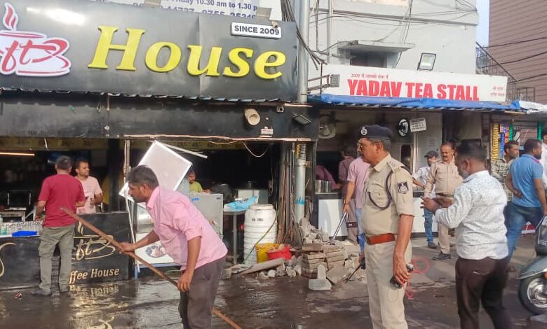 तीन मोहरा से रॉयल मार्केट तक हटा अवैध कब्जा, 6 ट्रक सामान जब्त 1 1211