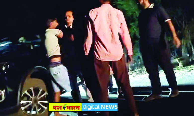 ग्रामीणों से विवाद के बाद हटे चौकी प्रभारी, सोशल मीडया में वीडियो वायरल, मारपीट और अवैध वसूली की शिकायत 1 20