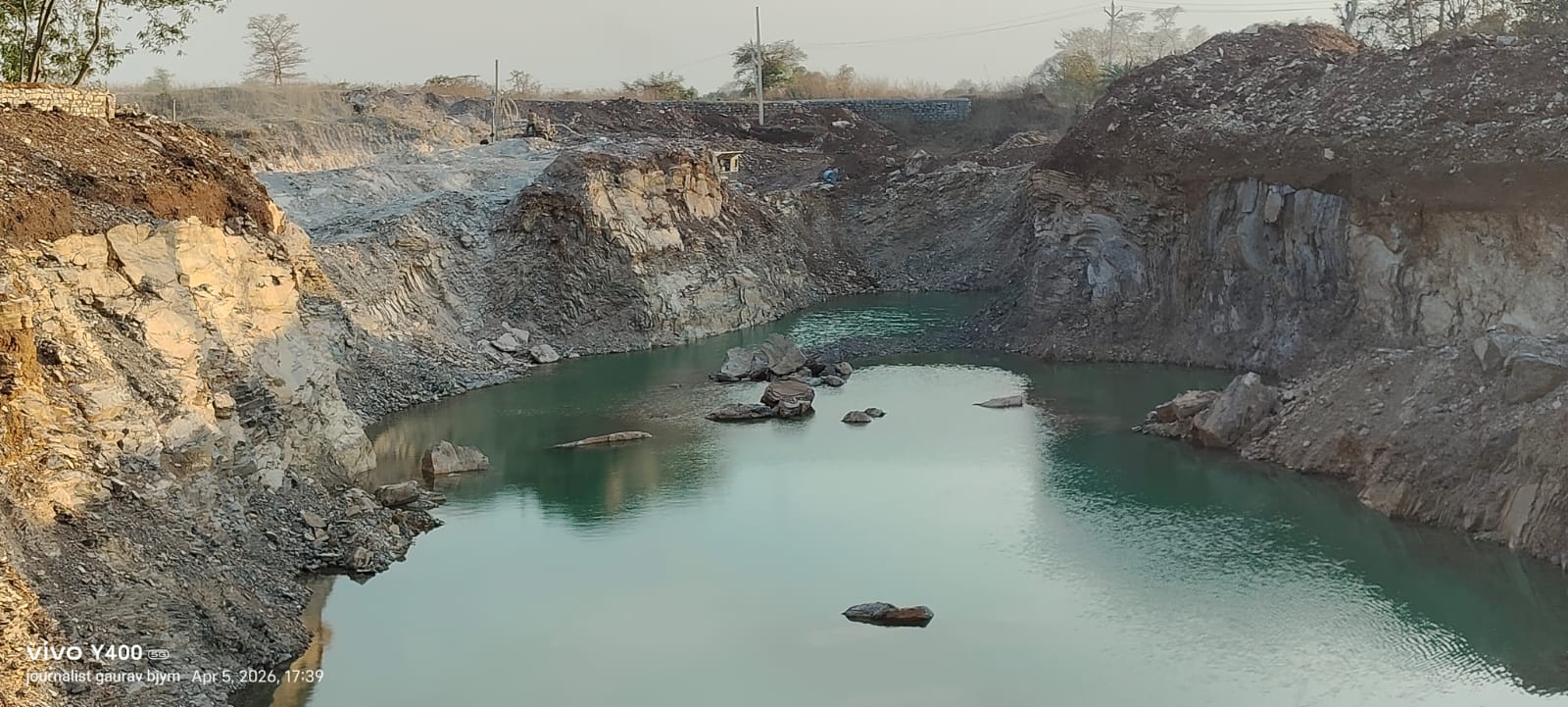 भगोड़ा गिरोह खुलेआम कहता है – “प्रशासन मेरी जेब में है!” 4 IMG 20260406 WA0010