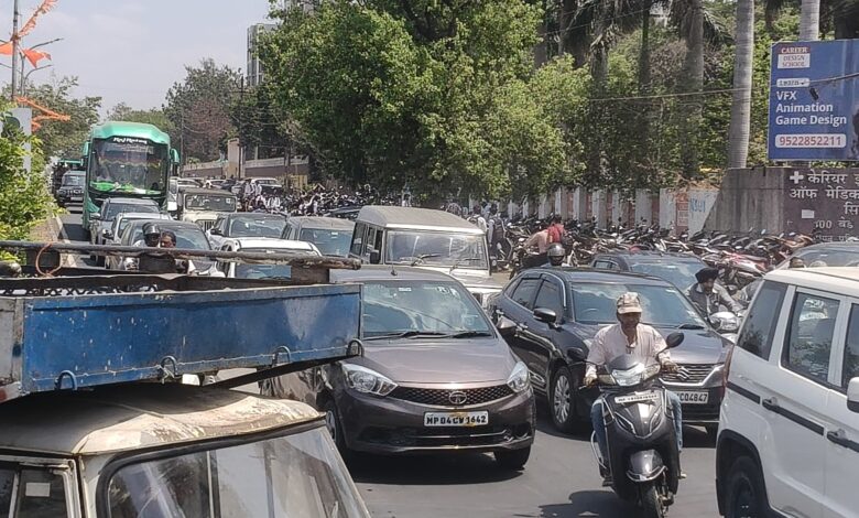कैरियर कॉलेज के सामने 1 किमी लंबा जाम, घंटों फंसे रहे लोग स्कूल कॉलेजों की छुट्टी के समय बिगड़े ट्रैफिक हालात, घंटो तक थमी रही यातायात व्यवस्था 1 IMG 20260407 WA0022