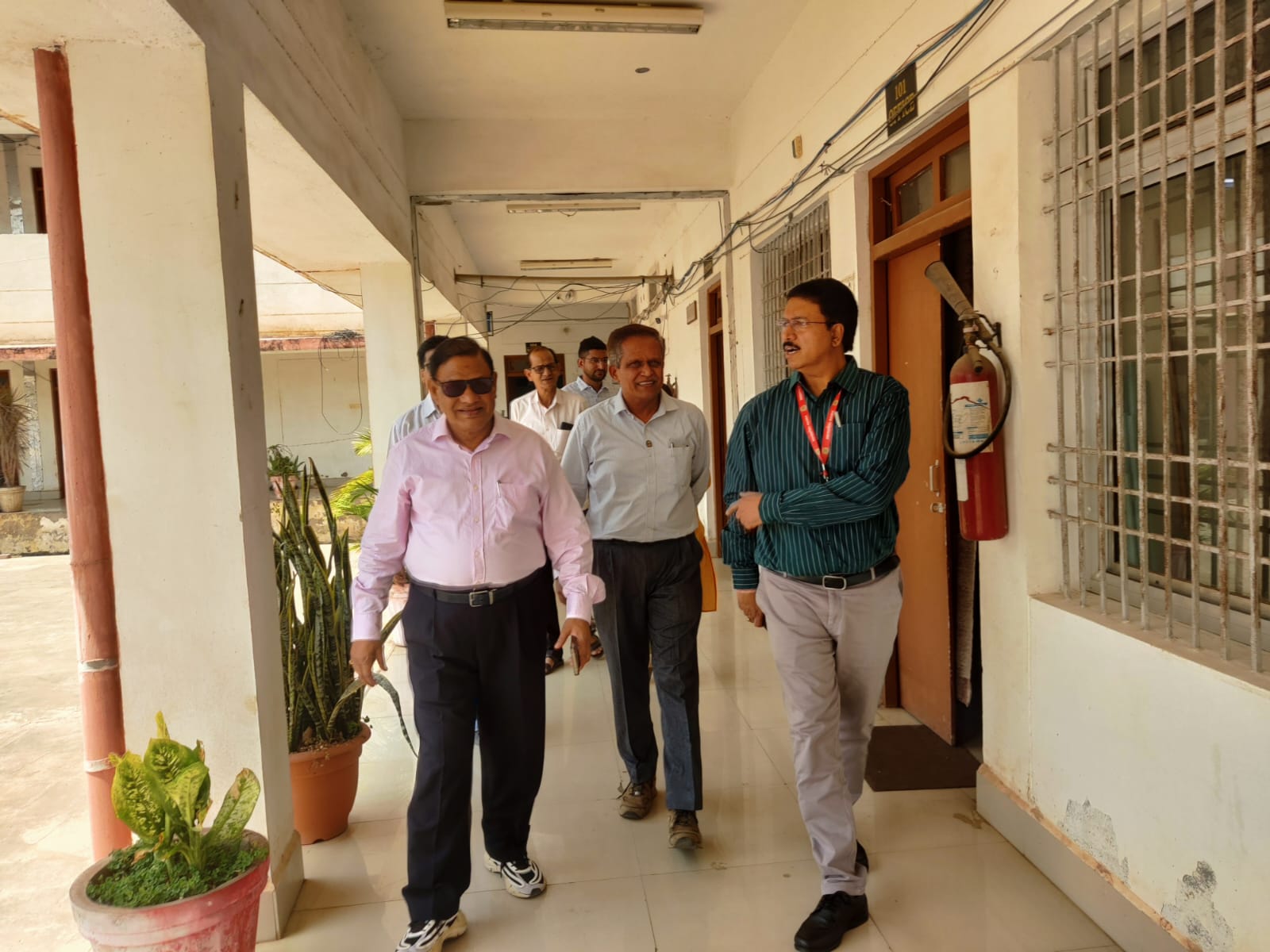 MPPSC परीक्षा: प्रथम पाली में बैठे 1058 परीक्षार्थी, संभागीय पर्यवेक्षक भार्गव ने कटनी के परीक्षा केंद्रों का लिया जायजा 4 IMG 20260426 WA04851