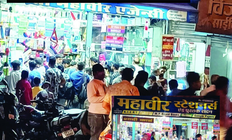 प्राइवेट पब्लिकेशन की बुकें चला रहे निजी स्कूल, एनसीईआरटी के नियमों की अव्हेलना, लुट रहे अभिभावक हजारों में मिल रहा प्रायमरी और मिडिल क्लास का सेट, पुस्तक मेले से नहीं मिला लाभ 1 IMG 20260405 124644