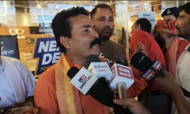 भोपाल में लेंसकार्ट स्टोर पर विवाद गहराया, हिंदू संगठन ने दर्ज कराई आपत्ति, तीखी बयानबाजी से बढ़ा तनाव 1 Screenshot 2026 04 21 12 40 10 01 6012fa4d4ddec268fc5c7112cbb265e7