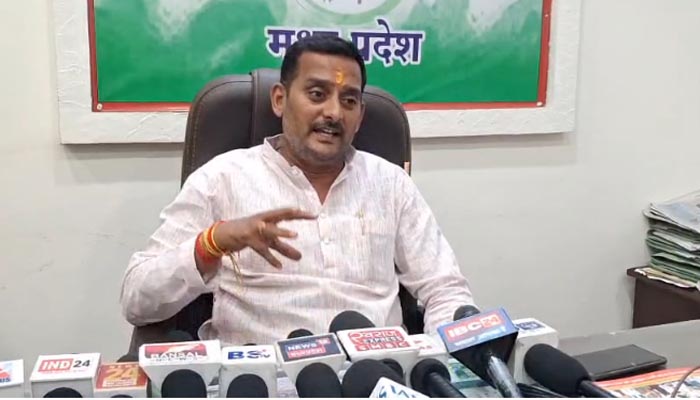 बर्फानी सिक्योरिटी कंपनी को रात्रि कालीन ठेका, शहर को मिली गंदगी, कांग्रेस का आरोप ब्लैकलिस्टेड कंपनी पर मेहरबानी क्यों? 1 Untitled 3 copy 1