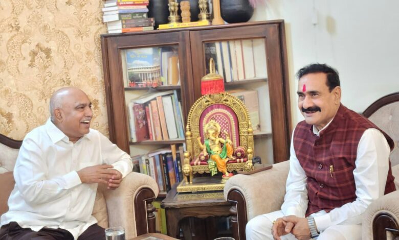 दतिया में उपचुनाव की आहट: राजेंद्र भारती की याचिका पर सुनवाई टली, अब 15 अप्रैल पर टिकी नजरें 1 WhatsApp Image 2026 04 07 at 12.23.13
