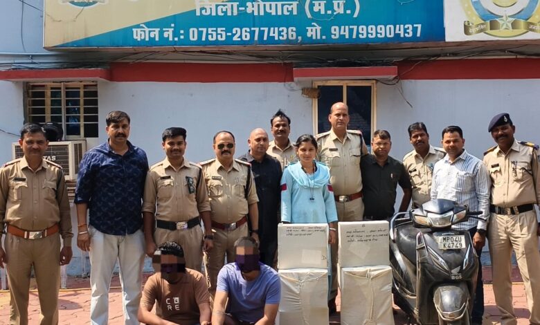 सस्ते दाम पर रायसेन-विदिशा से लाकर बेच रहे थे अंग्रेजी शराब, दो शातिर तस्कर गिरफ्तार 1 WhatsApp Image 2026 04 07 at 19.08.18 1