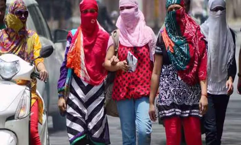 भोपाल में तेज़ हुई गर्मी की दस्तक, तापमान में बढ़ोतरी से बढ़ी लोगों की परेशानी - आंधी-बारिश थमते ही चढ़ा पारा, मौसम विभाग ने जारी की सावधानी की एडवायजरी 1 WhatsApp Image 2026 04 11 at 11.39.31