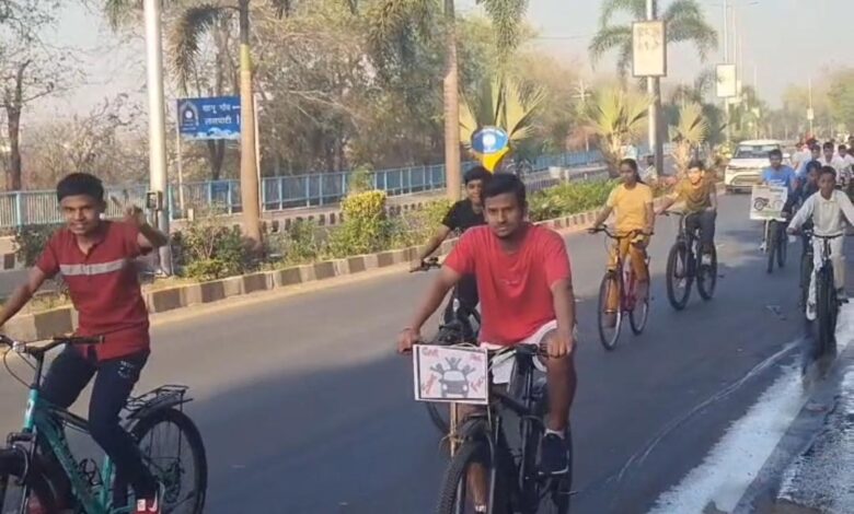 भारतीय सेना ने पर्यावरण जागरूकता के लिए निकाली साइकिल रैली - प्रदूषण बनाम समाधान विषय पर दिया स्वच्छ और हरित जीवन का संदेश 1 WhatsApp Image 2026 04 14 at 10.42.48