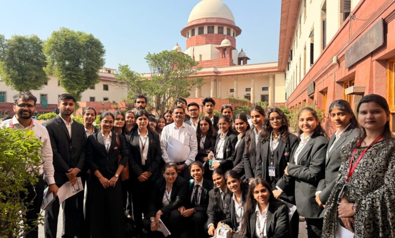 एलएनसीटी विश्वविद्यालय के विधि विद्यार्थियों ने सर्वोच्च न्यायालय का किया भ्रमण 1 WhatsApp Image 2026 04 28 at 12.17.40