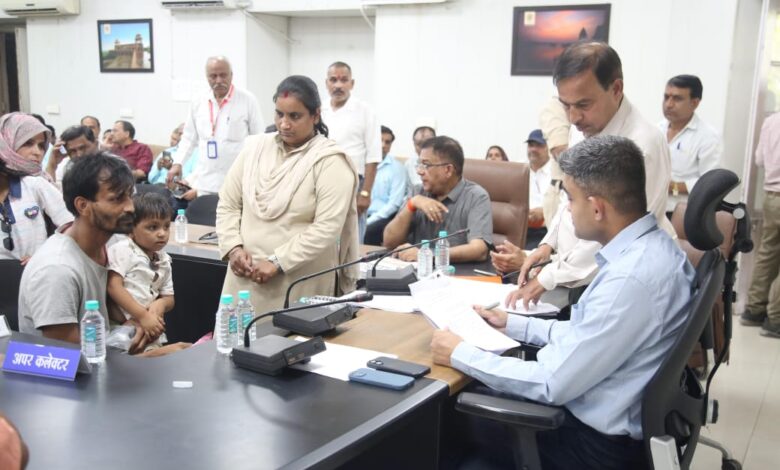 जनसुनवाई में कलेक्टर ने दिए सख्त निर्देश, बोले- शिकायतों का निराकरण गुणवत्तापूर्ण और समयबद्ध हो 1 cltr