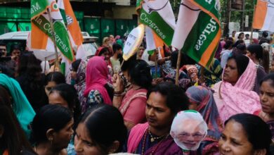 महिला आरक्षण बिल के खिलाफ महिला कांग्रेस का हल्लाबोल, हाथ में लॉलीपॉप लेकर सड़कों पर उतरीं महिलाएं 11 mahila coooo
