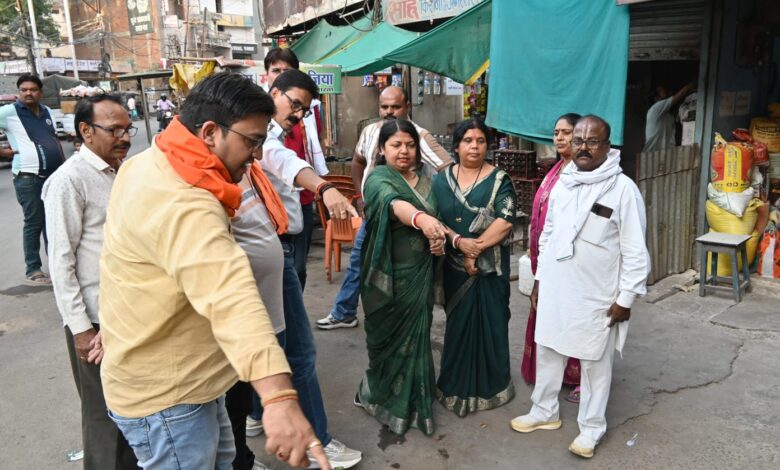निर्माण कार्यों में लापरवाही पर महापौर सख्त, गुणवत्ता से समझौते पर जताई नाराजगी 1 02 3