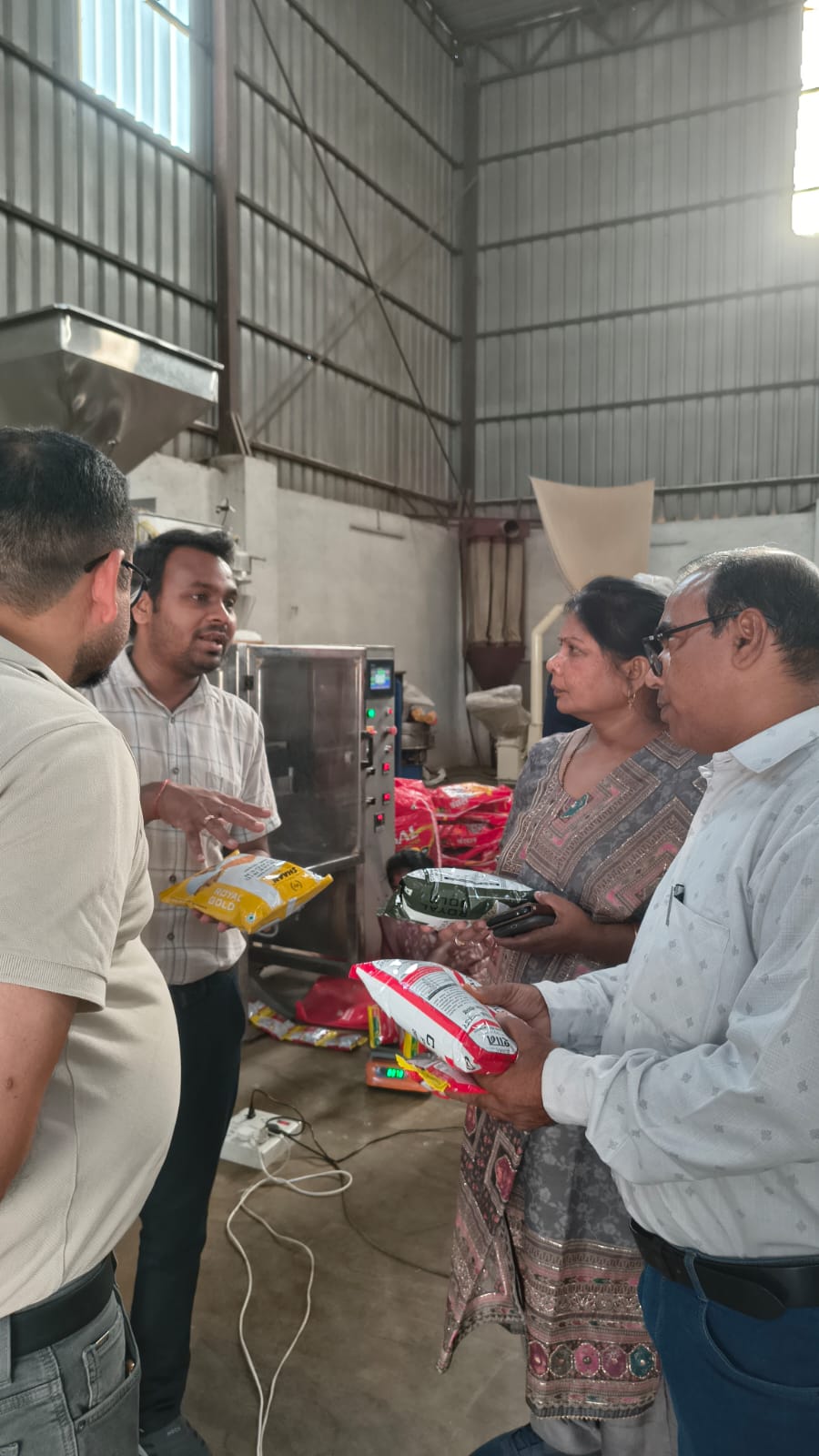 लमतरा औद्योगिक क्षेत्र में खाद्य इकाइयों पर प्रशासन की बड़ी कार्रवाई 4 03 1
