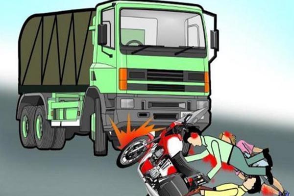 खड़े ट्रक में घुसी बाइक; एक की मौत, दो जिंदगी से जूझ रहे 1 05 23