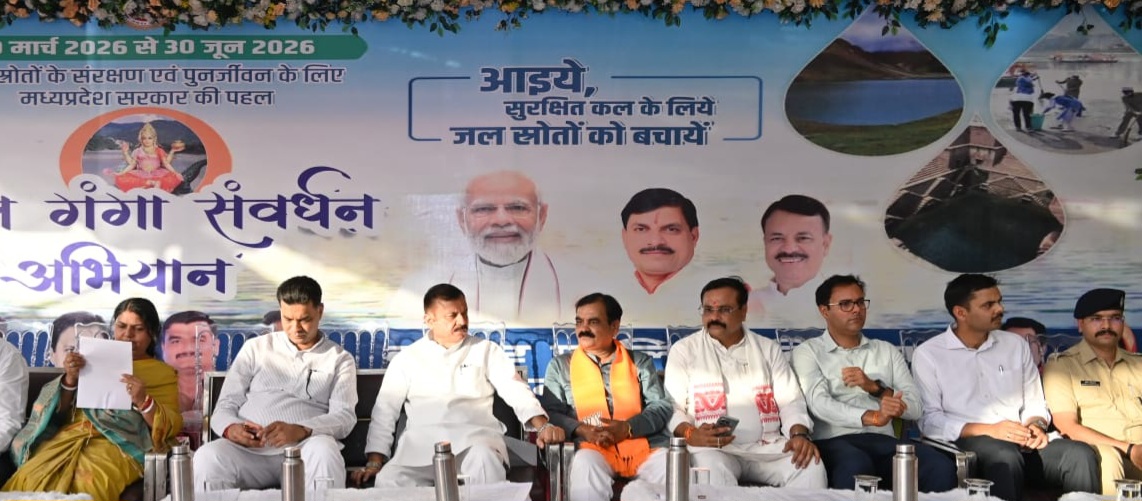 मसुरहा घाट पर प्रभारी मंत्री ने किया श्रमदान, जल संरक्षण का दिया संदेश 2 05