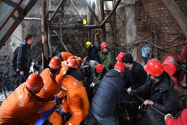 चीन की कोयला खदान में भीषण धमाका, 82 मजदूरों की मौत, कई अब भी लापता 1 06 15