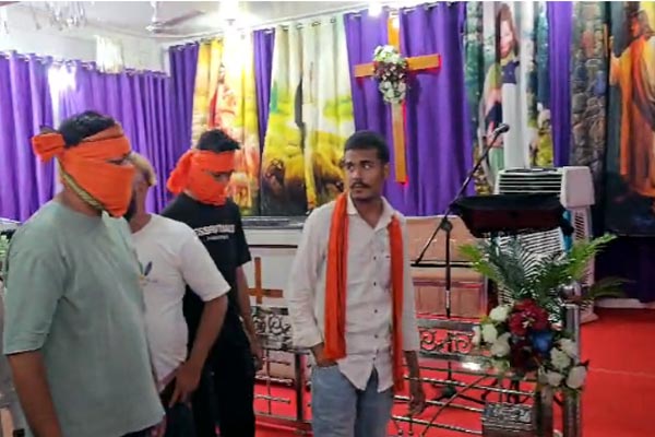 सुहागी में कथित धर्मांतरण की सूचना पर बवाल, पुलिस ने तीन को हिरासत में लिया 1 07 20